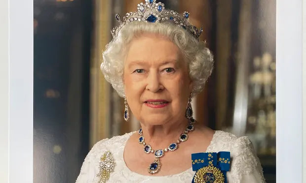 Her Royal Majesty Queen Elizabeth II Commemorative Tee